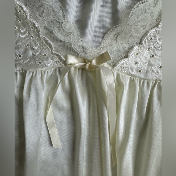 Vintage Vanity Fair sheer ivory nightgown size XXL - Picture 4 of 6